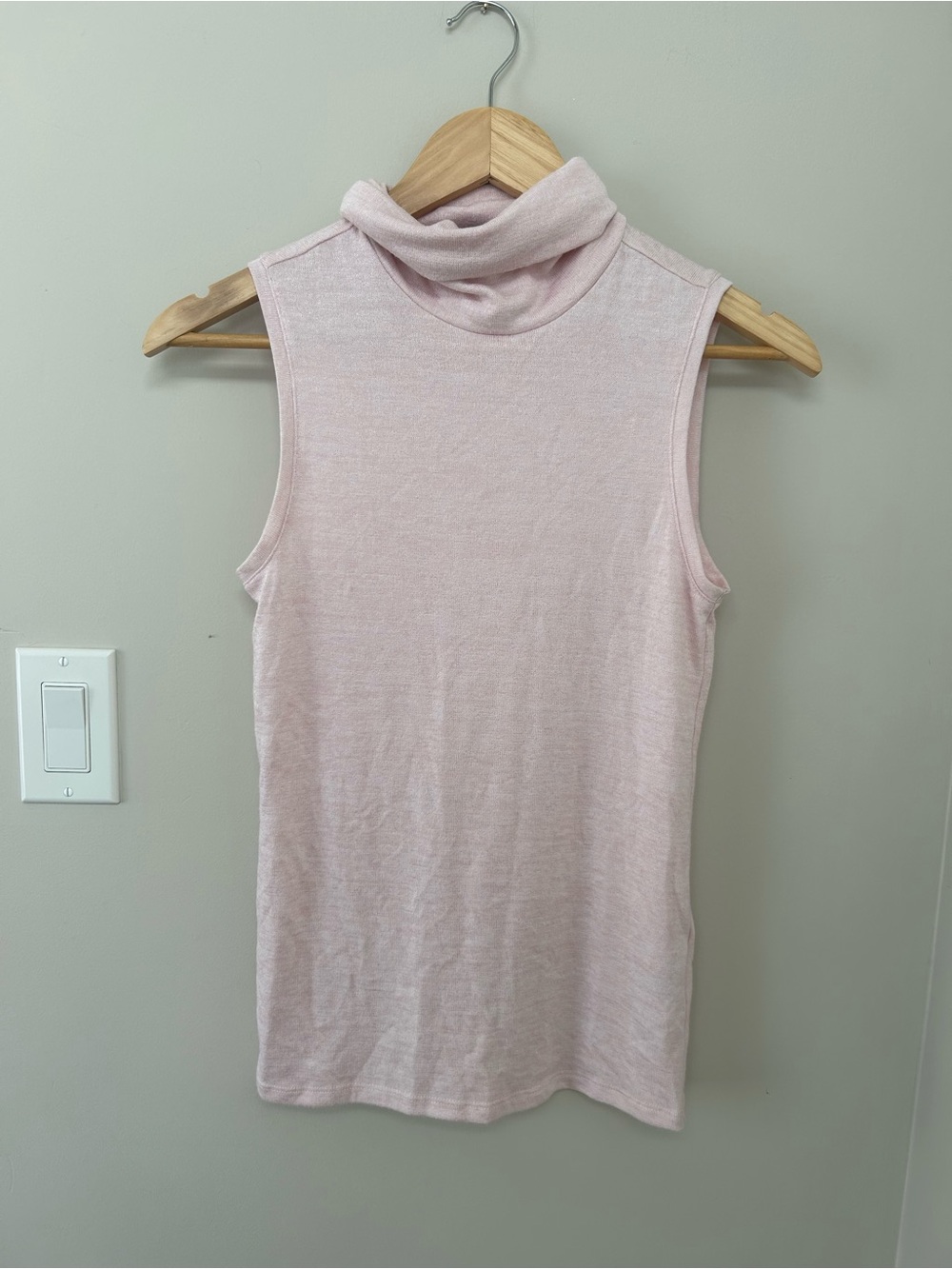 Banana Republic Sleeveless Turtleneck Top in Light Pink